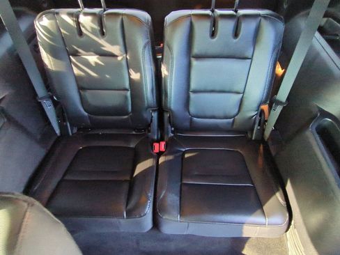 Used 2018 Ford Explorer XLT w/ Equipment Group 202A image 32