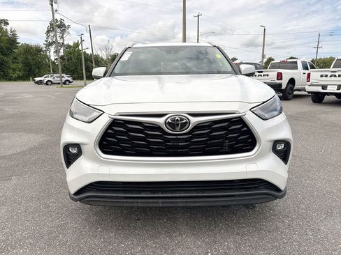 Used 2022 Toyota Highlander XLE AWD/4WD image 10