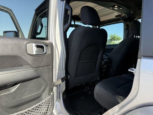 Used 2020 Jeep Wrangler Unlimited Sahara AWD/4WD image 20