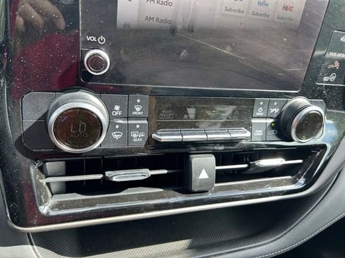 Used 2023 Toyota Highlander LE FWD image 27