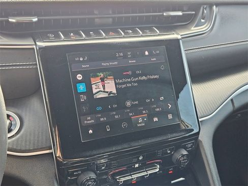 Certified 2024 Jeep Grand Cherokee L Laredo image 20