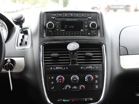Used 2015 Dodge Grand Caravan SE w/ Quick Order Package 29E SE FWD image 11