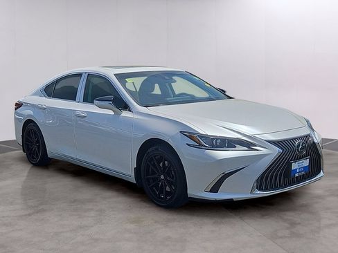 Used 2019 Lexus ES 350 w/ Premium Package FWD image 3