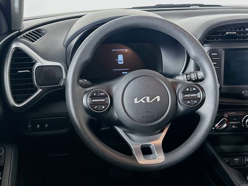 Used 2025 Kia Soul LX w/ LX Technology Package FWD image 18