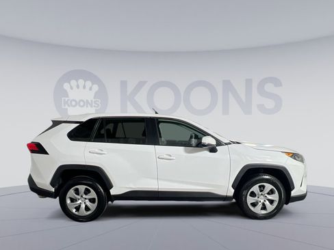 Used 2022 Toyota RAV4 LE image 7