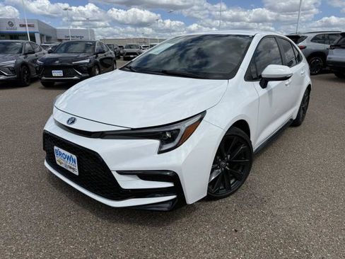 Used 2024 Toyota Corolla SE FWD image 3