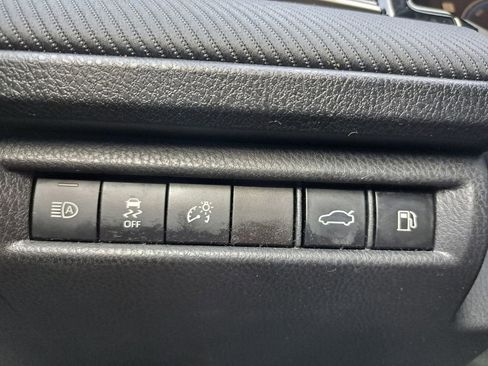 Used 2025 Toyota Camry SE image 14