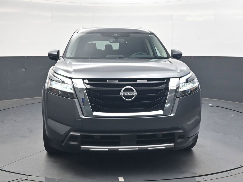 Used 2024 Nissan Pathfinder Platinum w/ Cargo Package FWD image 9