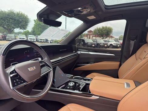 Used 2025 Cadillac Escalade Premium Luxury w/ Touring Package AWD/4WD image 9