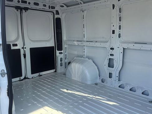 New 2025 RAM ProMaster 2500 w/ Convenience Group FWD image 4