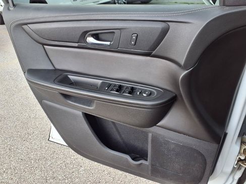 Used 2017 Chevrolet Traverse LT w/ Style and Technology Package FWD image 17