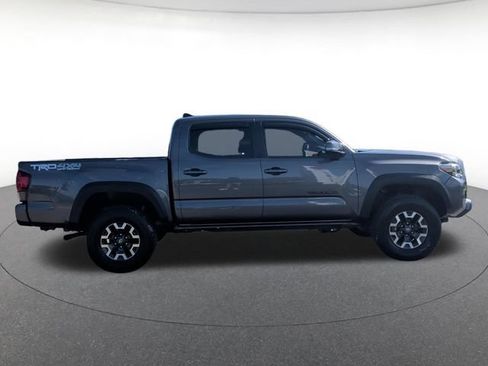 Used 2018 Toyota Tacoma TRD Off-Road AWD/4WD image 5