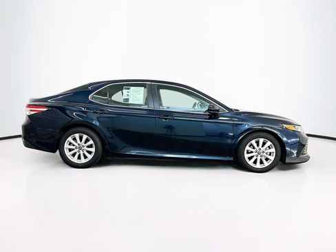 Used 2018 Toyota Camry LE FWD image 10