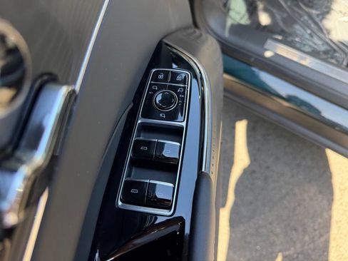 Used 2024 Cadillac Lyriq Sport AWD/4WD image 13