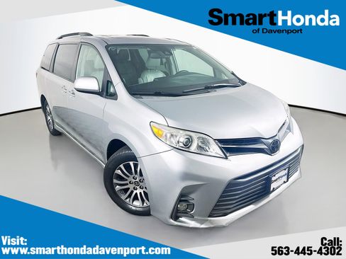 Used 2020 Toyota Sienna XLE image 1
