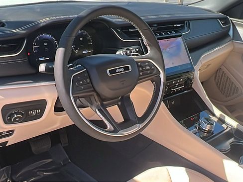 New 2025 Jeep Grand Cherokee Limited w/ Luxury Tech Group II image 14
