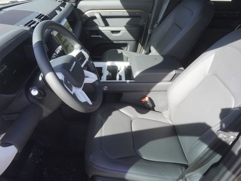 New 2026 Land Rover Defender 110 X-Dynamic SE image 19