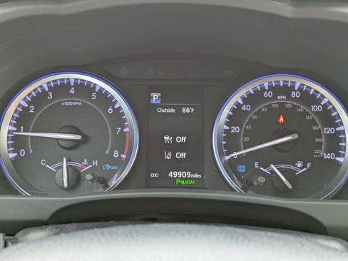 Used 2019 Toyota Highlander Limited FWD image 26