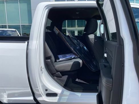 New 2026 RAM 2500 Big Horn AWD/4WD image 32