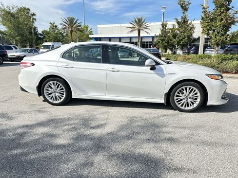Used 2019 Toyota Camry XLE FWD image 7