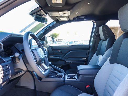 Used 2025 Toyota 4Runner TRD Off-Road image 22