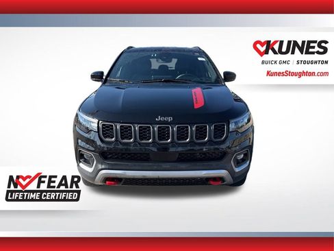 Used 2024 Jeep Compass Trailhawk image 5