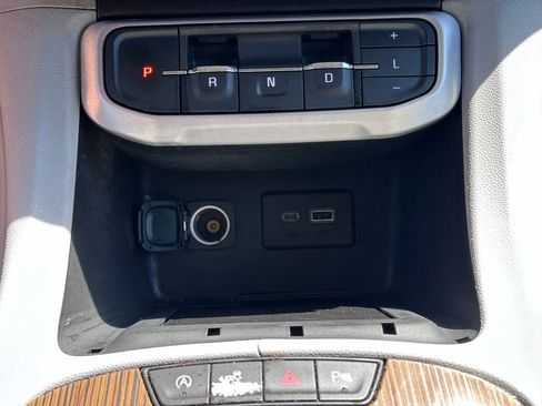 Used 2021 GMC Acadia SLE FWD image 33