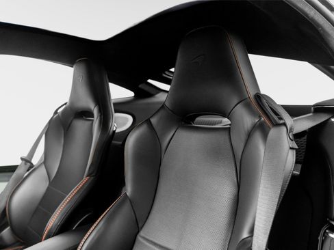 Used 2023 McLaren GT RWD image 3