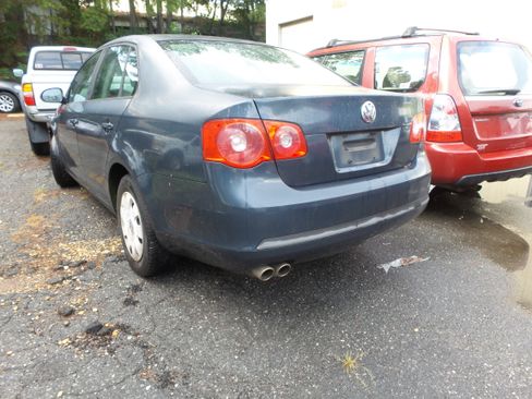 Used 2006 Volkswagen Jetta Value Edition FWD image 3