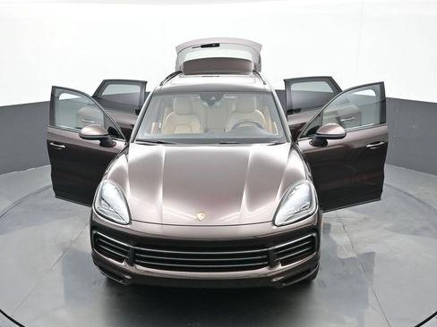 Certified 2023 Porsche Cayenne S Platinum AWD/4WD image 32