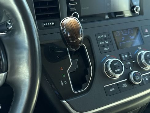 Used 2020 Toyota Sienna Limited Premium w/ Carpet Mat Package AWD/4WD image 21