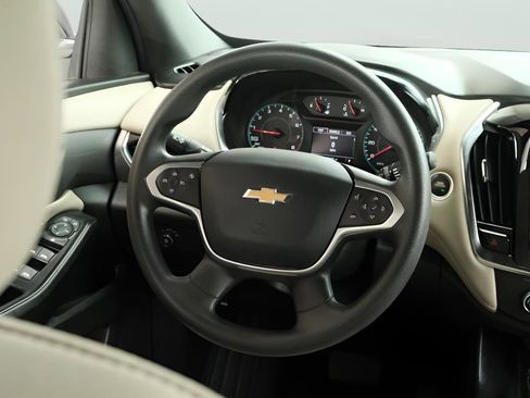 Used 2023 Chevrolet Traverse LS image 11