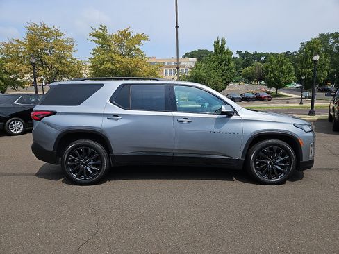 Used 2023 Chevrolet Traverse RS AWD/4WD image 7
