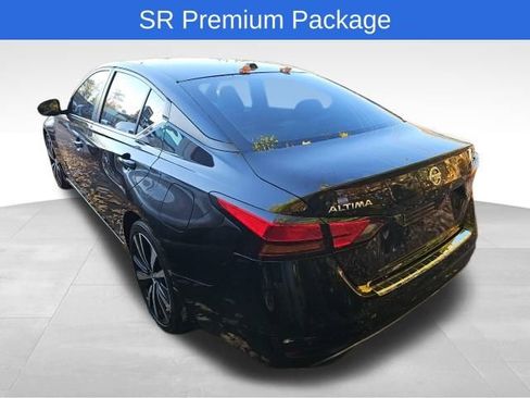 Used 2021 Nissan Altima 2.5 SR w/ SR Premium Package image 3