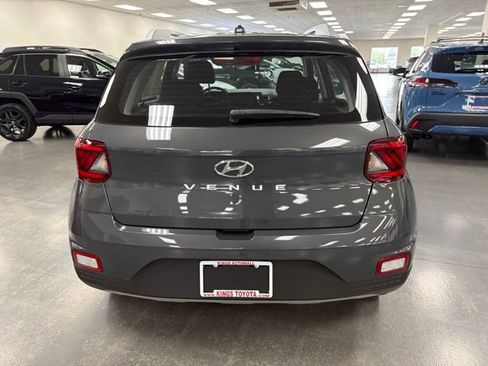 Used 2025 Hyundai Venue SEL FWD image 6
