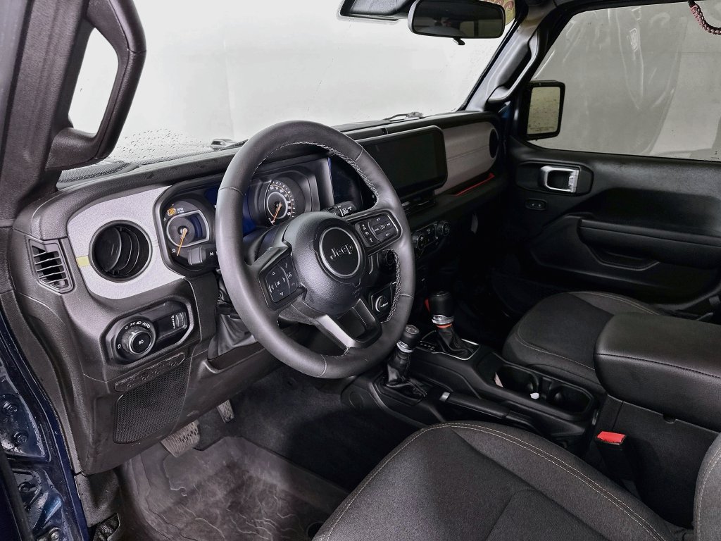 Used 2025 Jeep Wrangler Unlimited Sport AWD/4WD image 13