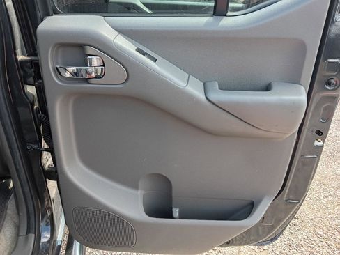 Used 2012 Nissan Frontier SV image 19