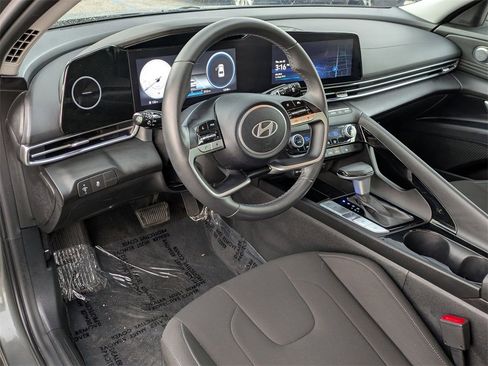 Used 2025 Hyundai Elantra SEL image 14