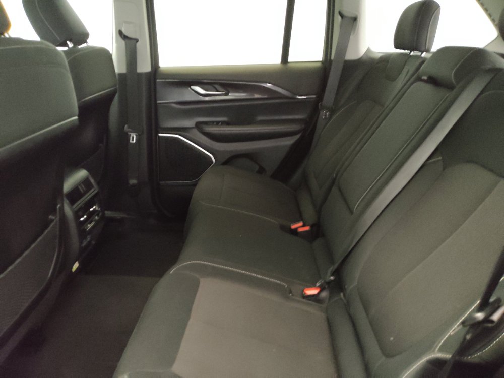 Used 2022 Jeep Grand Cherokee Laredo w/ Luxury Tech Group I AWD/4WD image 18