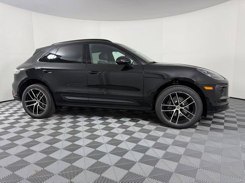 Certified 2026 Porsche Macan AWD/4WD image 8