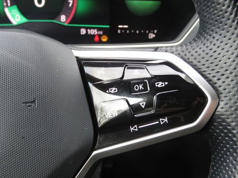 Used 2023 Volkswagen Tiguan SE R-Line image 22