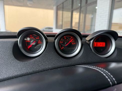 Used 2015 Nissan 370Z Touring Sport RWD image 28