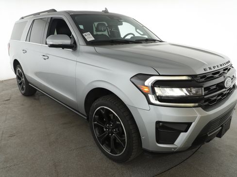 Used 2022 Ford Expedition Max Limited image 9