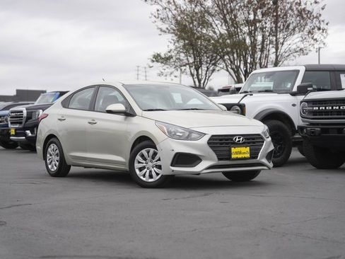 Used 2018 Hyundai Accent SE image 2