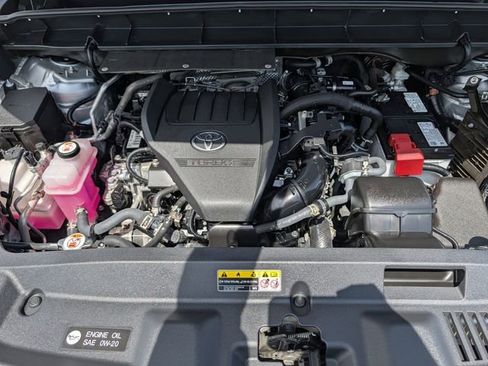 Used 2024 Toyota Highlander LE AWD/4WD image 37
