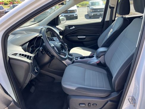 Used 2016 Ford Escape SE w/ Equipment Group 201A FWD image 7