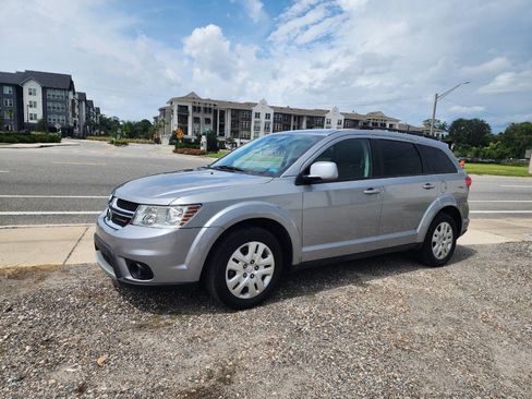 Used 2019 Dodge Journey SE image 2