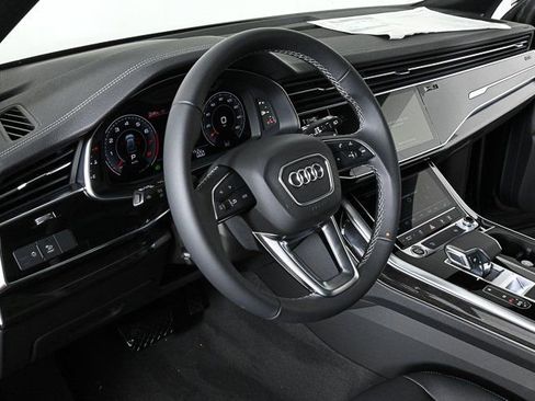 Used 2025 Audi Q8 Premium AWD/4WD image 4
