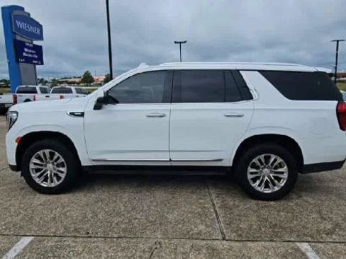 Certified 2022 GMC Yukon SLT w/ SLT Luxury Package AWD/4WD image 4