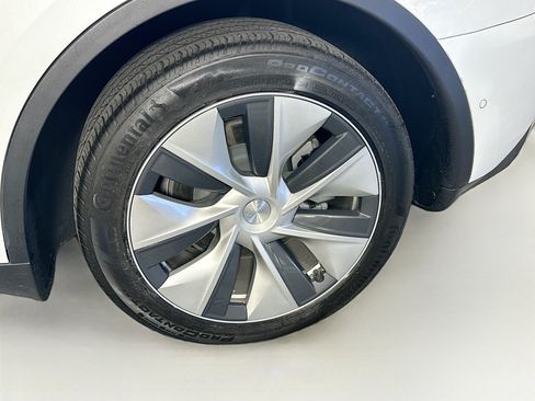 Used 2022 Tesla Model Y Long Range AWD/4WD image 11